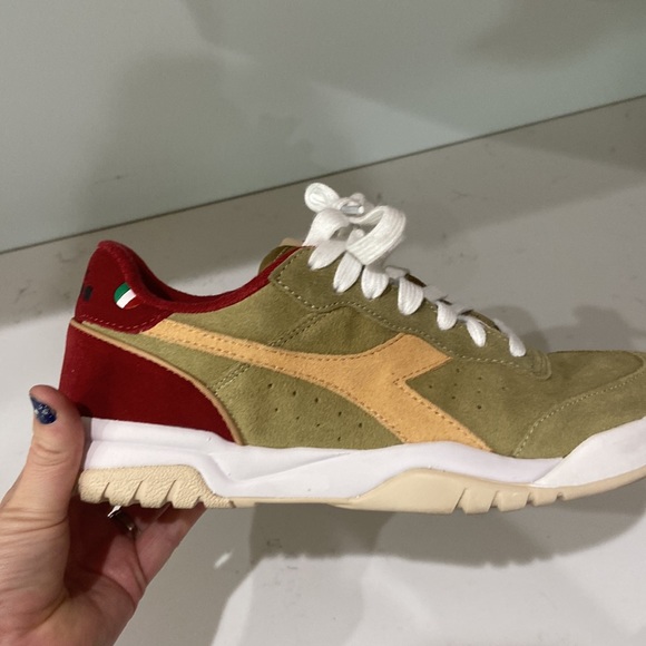 Diadora Italian athletic shoes ❤️🔥 men's 8 EUC( stain on the right shoe lace) - Picture 3 of 15